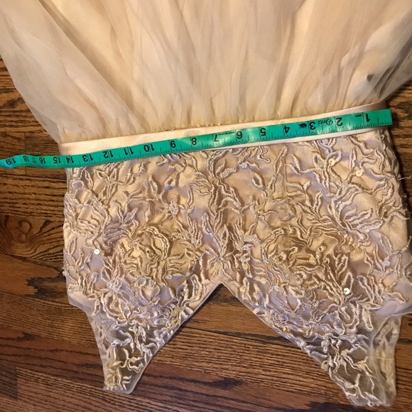 Cream colored lace homecoming dress - Picture 6 of 8